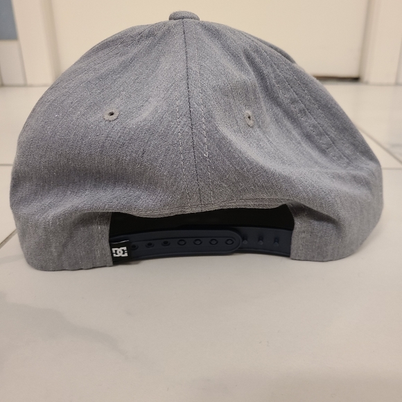 DC Shoes adjustable size Hat - Picture 4 of 9